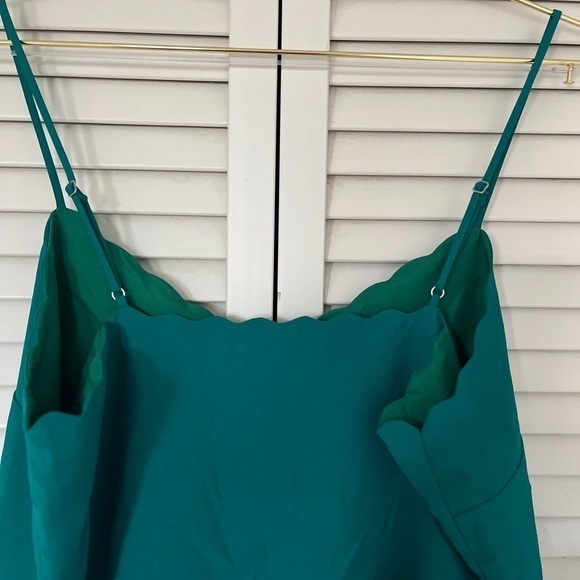 Loft Tank with‎ Scalloped Edge - Picture 3 of 4